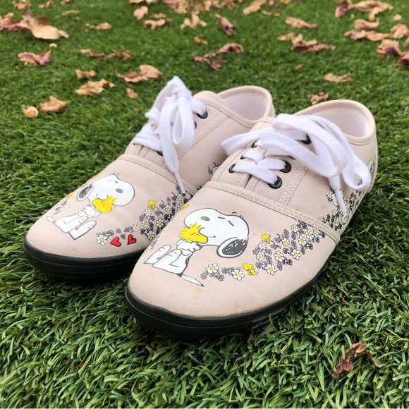 The Bradford Exchange Happiness is Friendship Peanuts Snoopy Sneakers - Picture 2 of 10